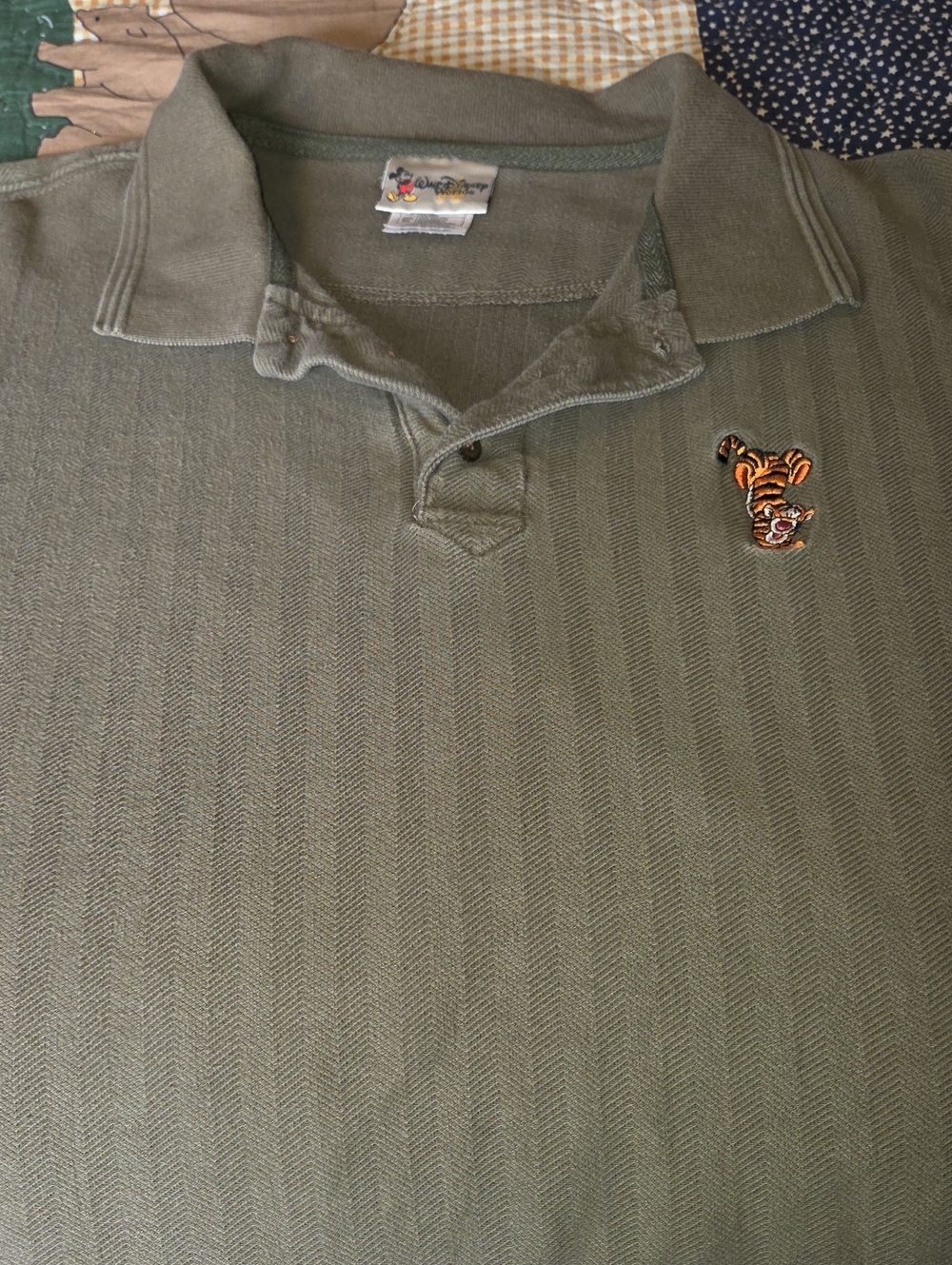 VINTAGE  WALT DISNEY WORLD BOUNCY TIGGER GREEN  XL